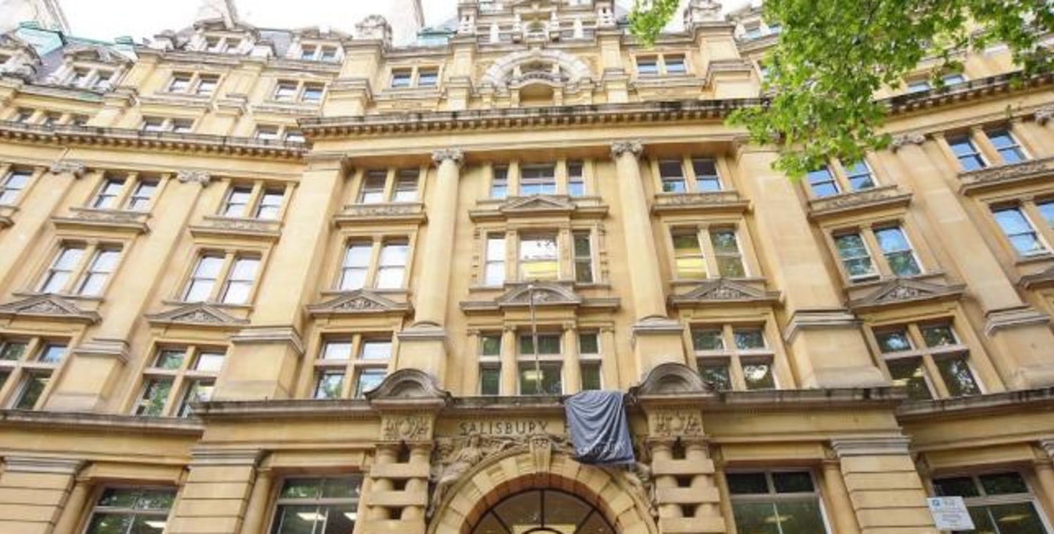 Available immediately A fully fitted and ready to move in to suite in the heart of the Square Mile. Shared facilities available on the ground floor....