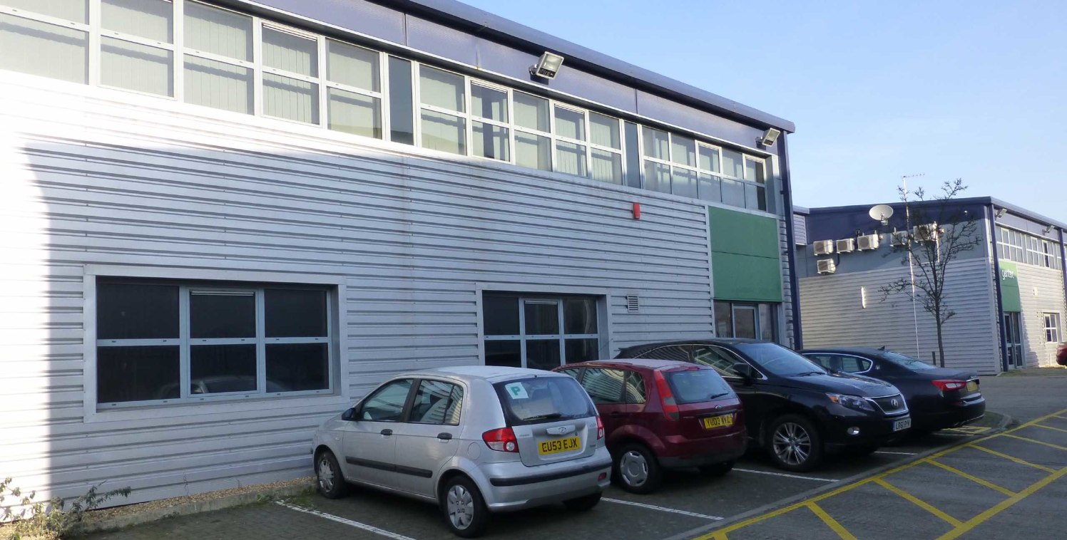 Chancerygate Business Centre is a modern development of just 8 warehouse units. We are offering the ground floor of Unit 8 which provides clear warehouse space of 3,724 sq ft with ground floor offices/production space of a further 2,152 sq ft. The un...