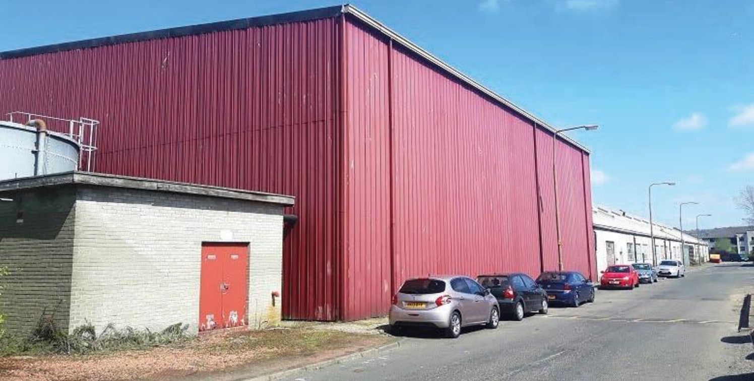 Office Building with Integrated Warehouse and Stores with Ample Parking