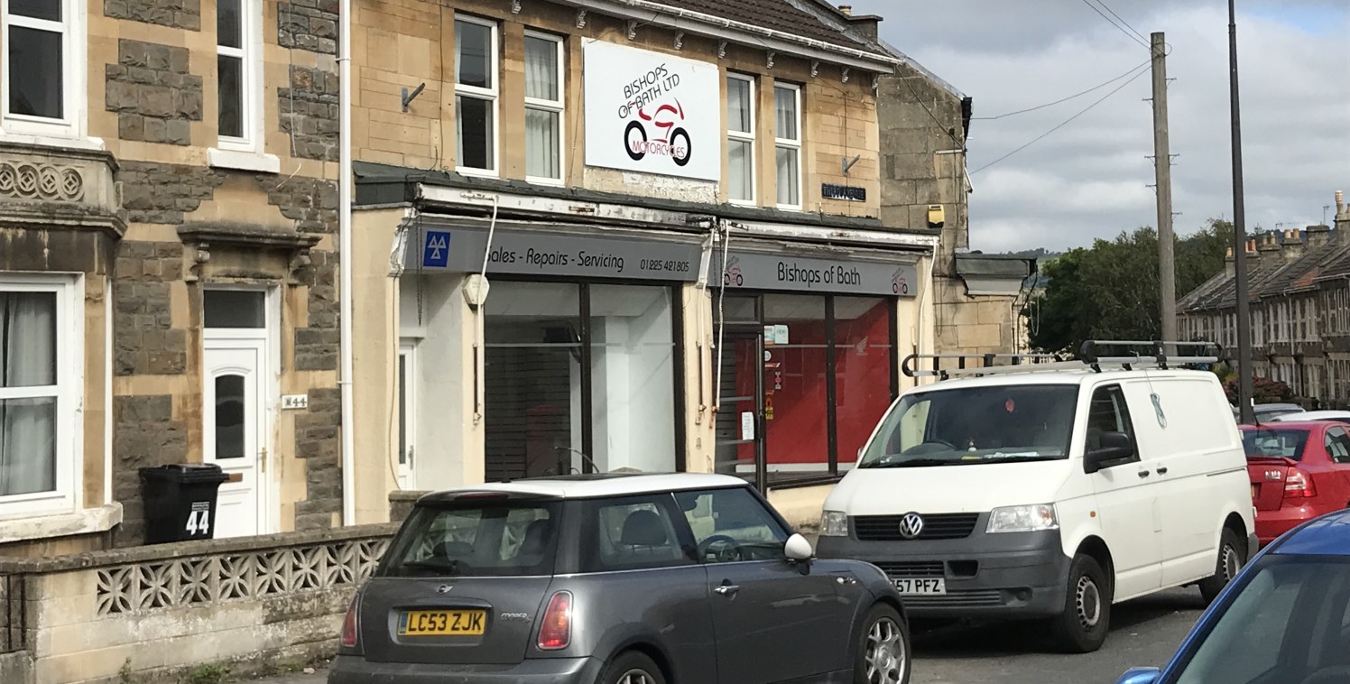 Planning granted for conversion to 3 flats (4 in total).

- Existing planning (ref: 21/01867/FUL)

- Freehold

- Close Shops / Moorland Road

- Producing £800 pcm from existing let

The property is a two storey end terrace building, formerly a retail...