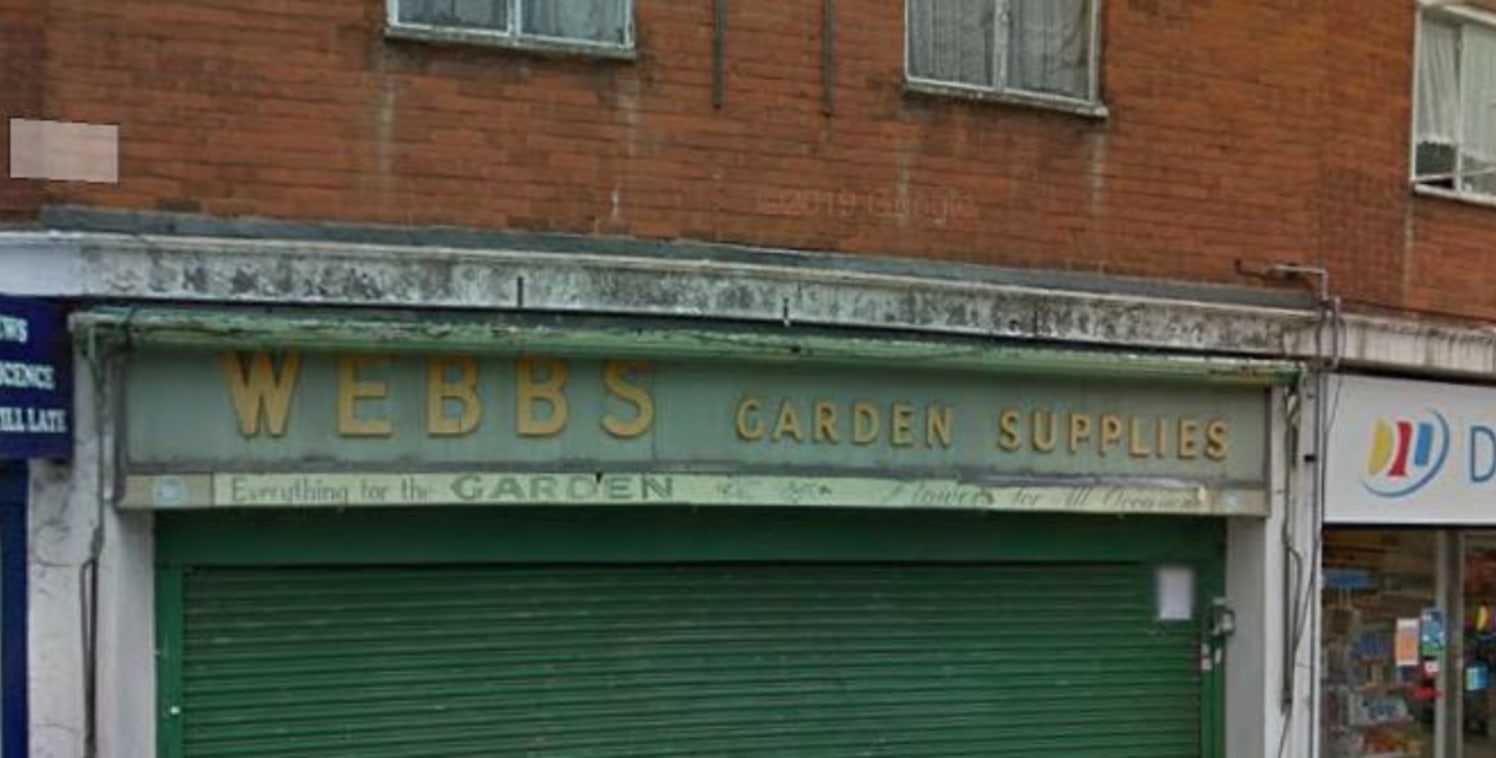 The property comprises of a ground floor lock up shop with a total floor area of approximately 651 sqft (60.48 sqm).

The property traded previously as a garden supply shop with A1 retail use and would be suitable for a variety of A1 Retail Uses. The...