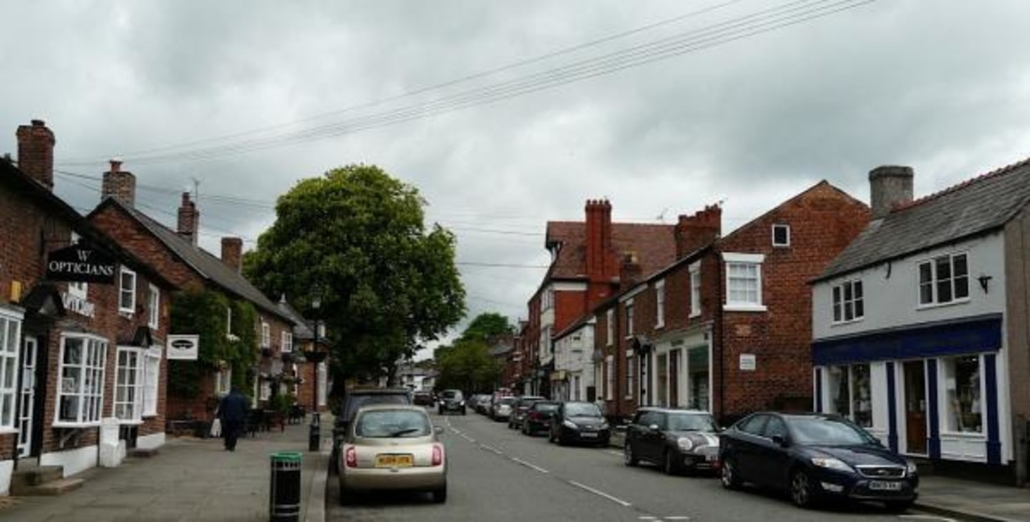 First floor offices to let in the centre of Tarporley. The suites are undergoing refurbishment and provide good quality office space area with excellent natural light as well as LED light fittings. 

The suites have shared use of a kitchen as well as...