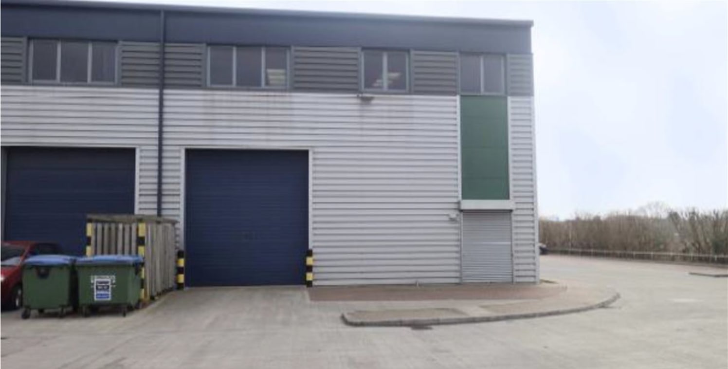 - Freehold unit available near Heathrow 

- Unit benefits from B1,B2,B8 use 

- Electrically loaded doors

- Suitable for various businesses (STP) 

- Good transport links

- Vacant possession on completion