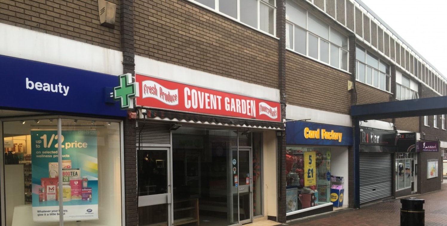 <p>A popular neighbourhood centre with a range of independent and well known retailers. The centre also benefits from a great leisure offering with a Gym and Snooker Club onsite. Convenient free parking is provided on the onsite roof top car park.</p...