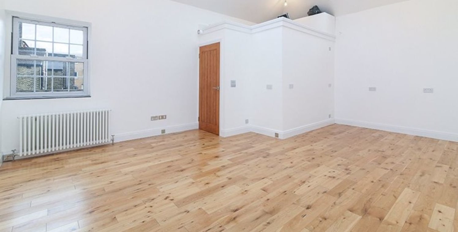 For Sale / To Let ... C.S.J Property Agents offer for sale this luxury two storey mews office located within just one minute of West Norwood BR Station. GIA approximately 984 sq ft (91.42 sq m)