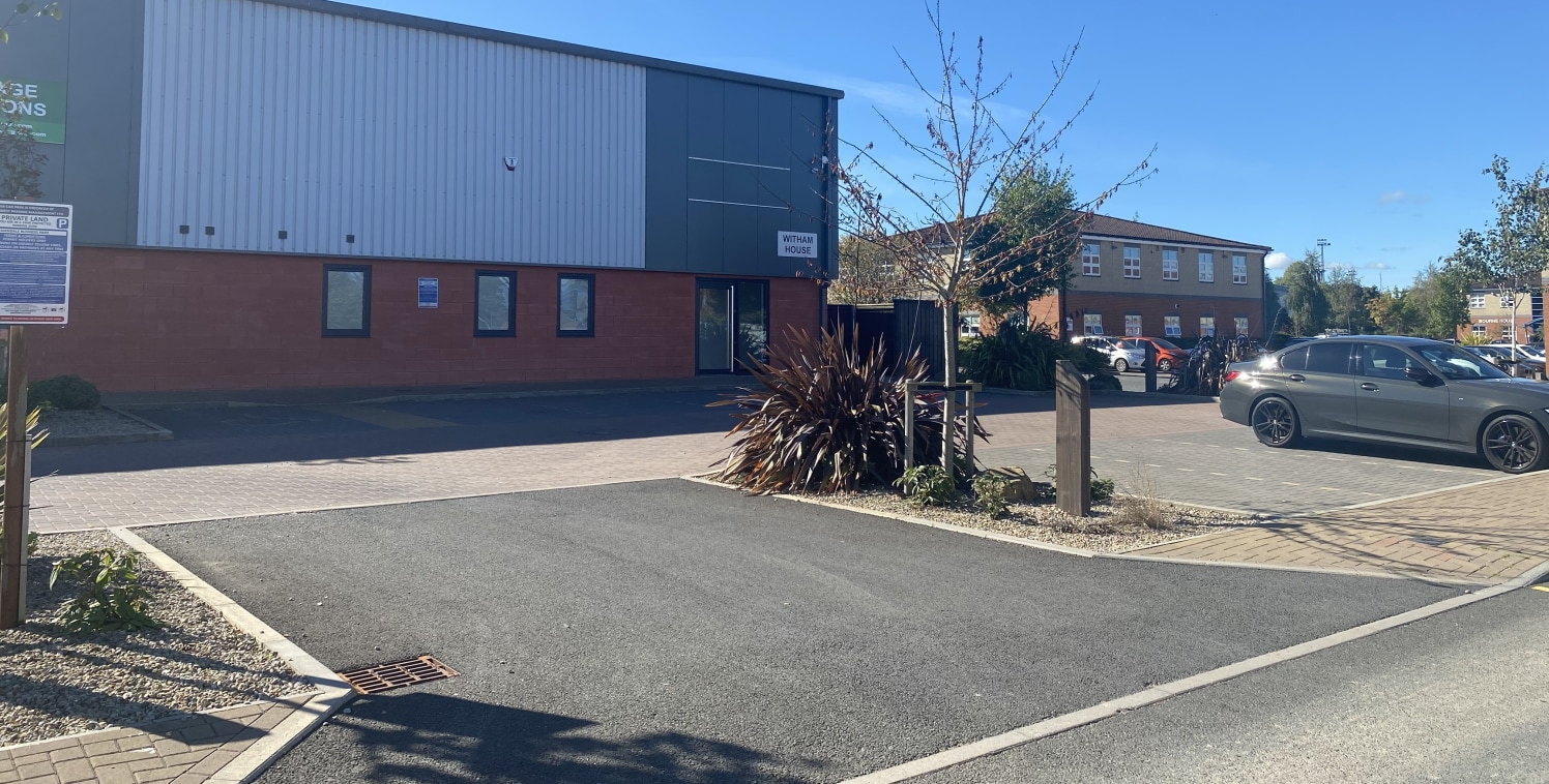 TO LET - MODERN END-TERRACED INDUSTRIAL/WAREHOUSE UNIT - EXCELLENT LOCATION ON MANDALE BUSINESS PARK - ADJACENT TO JUNCTION 62 OF A1(M) - YARD AREA - PARKING FACILITIES TO FRONT OF UNIT

Location

Mandale Park is strategically located close to Juncti...