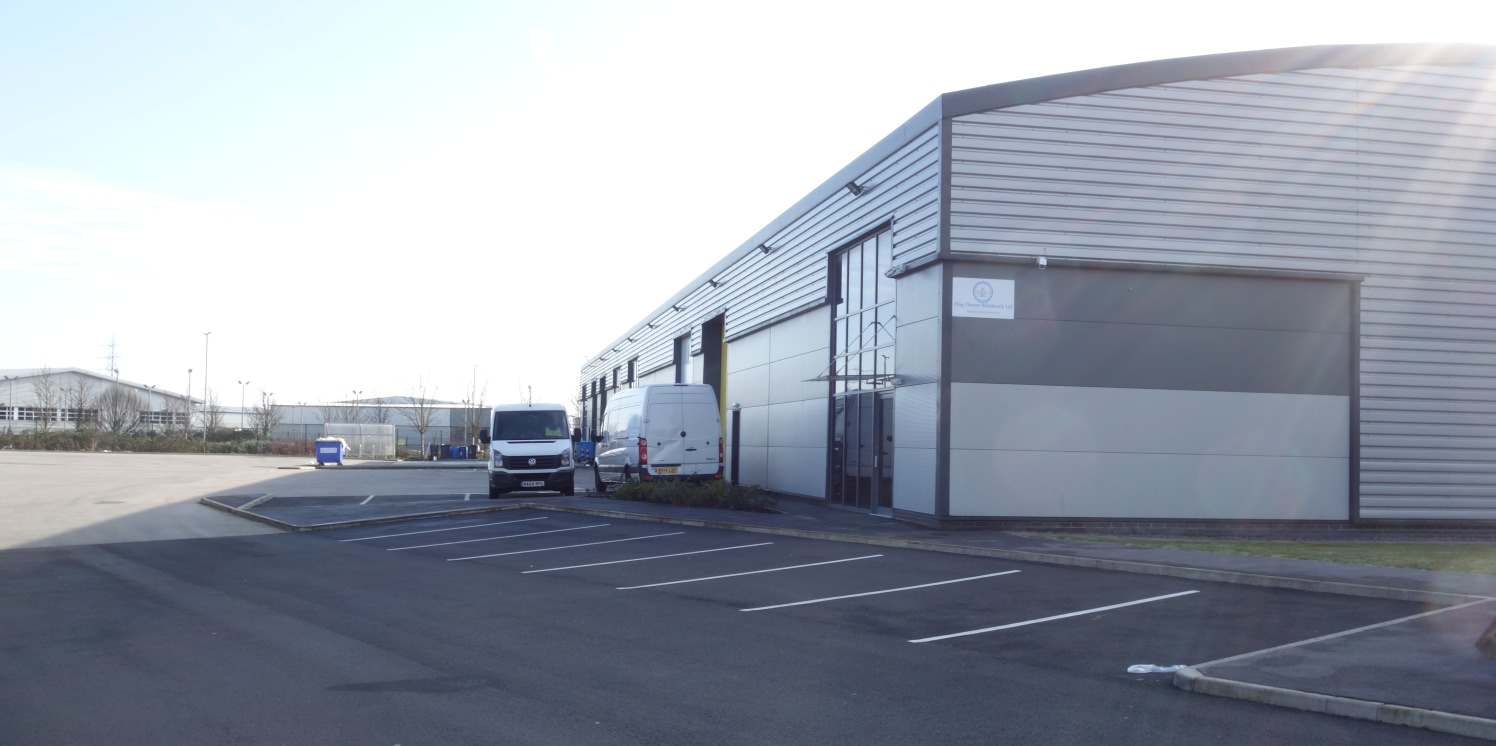 Agecroft Commerce Park The excellent location has attracted Bunzl, Squirrel Storage, PZ Cussions, Securicor and Nimans. 

Unit Specification 

 Eaves Height (6M) 

 Floor Loading (35kN per sq.m) 

 Micro-Rib Cladding 

 Large Concrete Yard