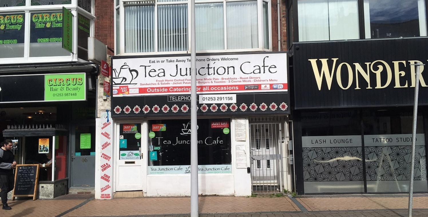 Single fronted premises located in Blackpool Town Centre close to all the shops & bars plus the new Premier Inn Hotel (under construction). The ex restaurant/cafe offers approximately 116 sqm including kitchen plus first floor ladies & gents wc. Suit...