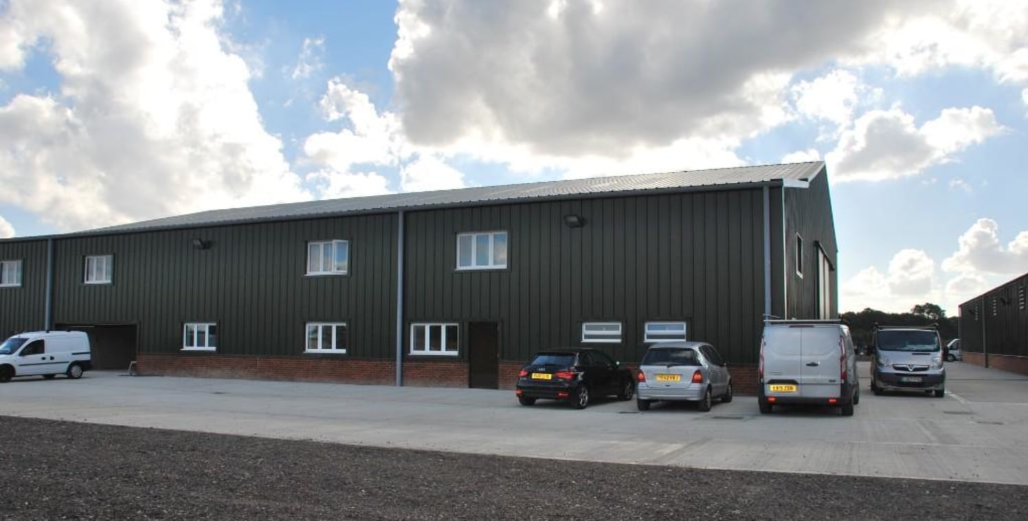 OFFICE TO LET. Situated on the Barleylands Estate, the site provides easy access to A127 and A13, with the M25 and A130 being approximately 15 minutes drive away. RECENTLY REFURBISHED the space benefits from AMPLE PARKING onsite, toilet facilities &....