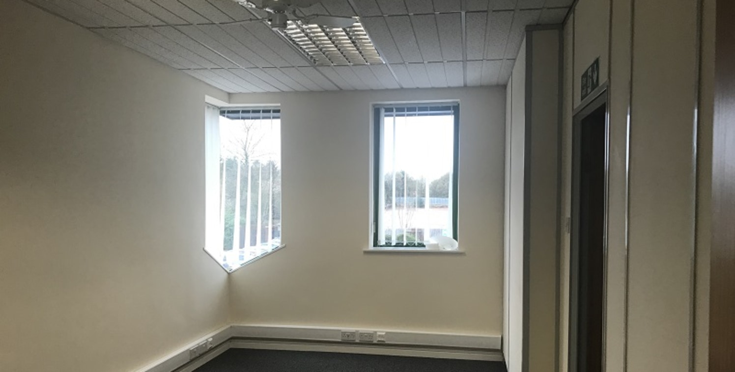 Modern first floor office accommodation. 501 sq ft popular business park location, excellent links to the motorway and onsite car parking.