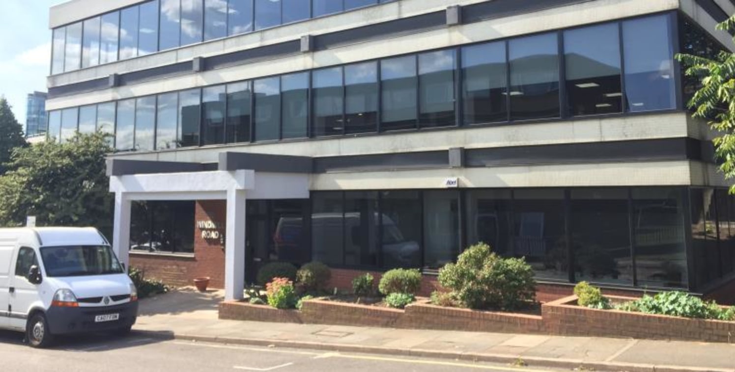 DESCRIPTION\n\nThe offices are accessed via a modernised shared ground floor reception. There is both a staircase and passenger lift.\n\nInternally, the space has recently been refurbished and provides modernised open plan office space with good natu...