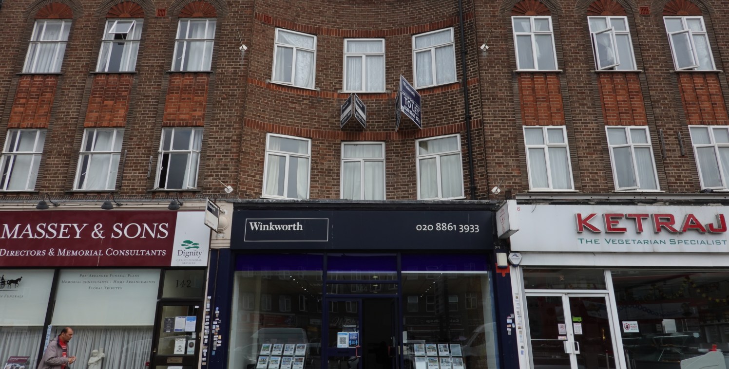 A well proportioned lock-up shop unit providing an overall size of 1,097 sq ft and currently fitted out as an estate agents office, with front retail area of 729 sq ft and back offices, toilets and kitchen area of 368 sq ft. To the rear of the shop i...