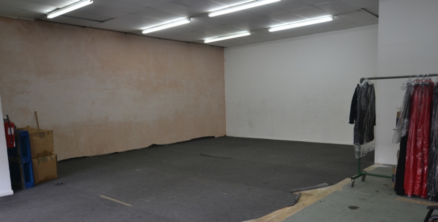 Clarke & Lloyds property consultants are pleased to offer this fantastic ground floor light industrial unit/showroom studio/storage space located in whitechapel. The unit is located on Hessel street, just moments away from commercial...