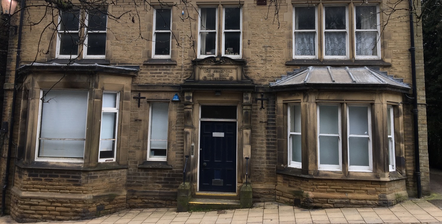 The property comprises a Ground Floor former banking premises within a two storey, stone built end terrace under a pitched slate covered roof. 

Internally the property comprises an entrance vestibule which leads to the former banking hall on the lef...