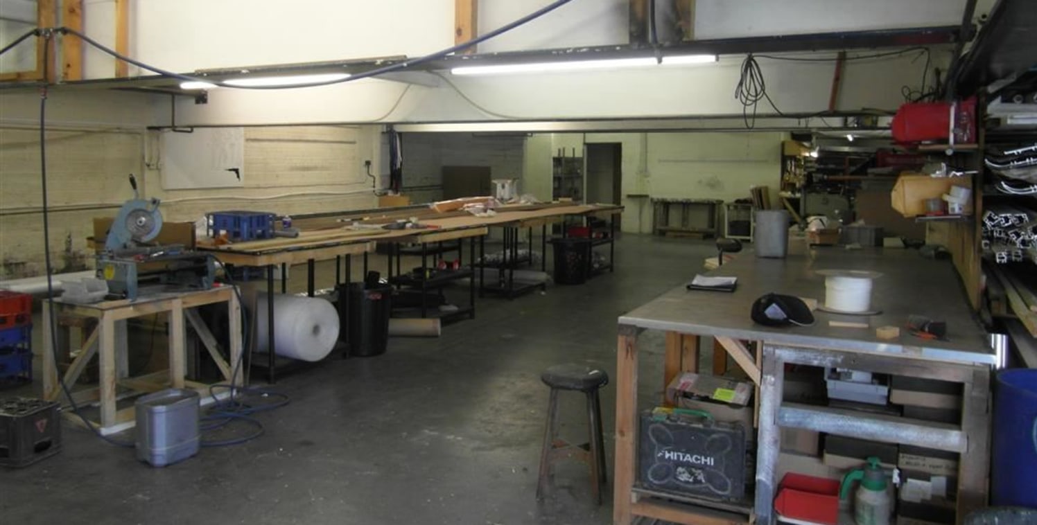 **DOUBLE FRONTED RETAIL UNIT TO LET**

A substantial showroom of approximately 5853sqft, arranged as a ground floor shop of approximately 2641sqft, and a large basement level workshop of approximately 3212 sqft.

Benefiting from a prominent retail fr...