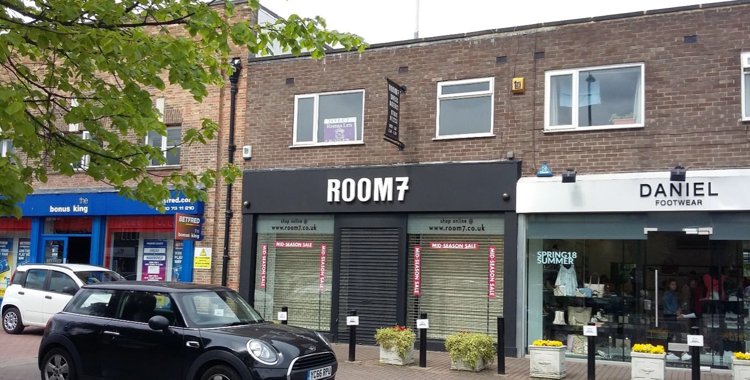 DESCRIPTION\n\nThe available space comprises a ground floor retail shop with rear store, WC and access to the rear from the back road. The premises form part of a larger building constructed in brick under a flat roof....