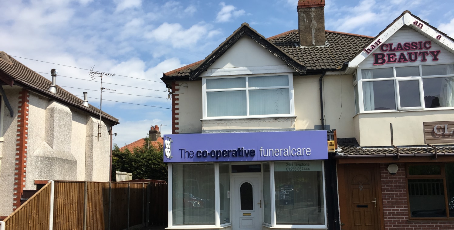 The property comprises a two-storey semi- detached former ground floor funeral parlour with separate first floor residential accommodation sold on a long leasehold basis. Internally the unit provides a small reception area to the front, leading to fu...