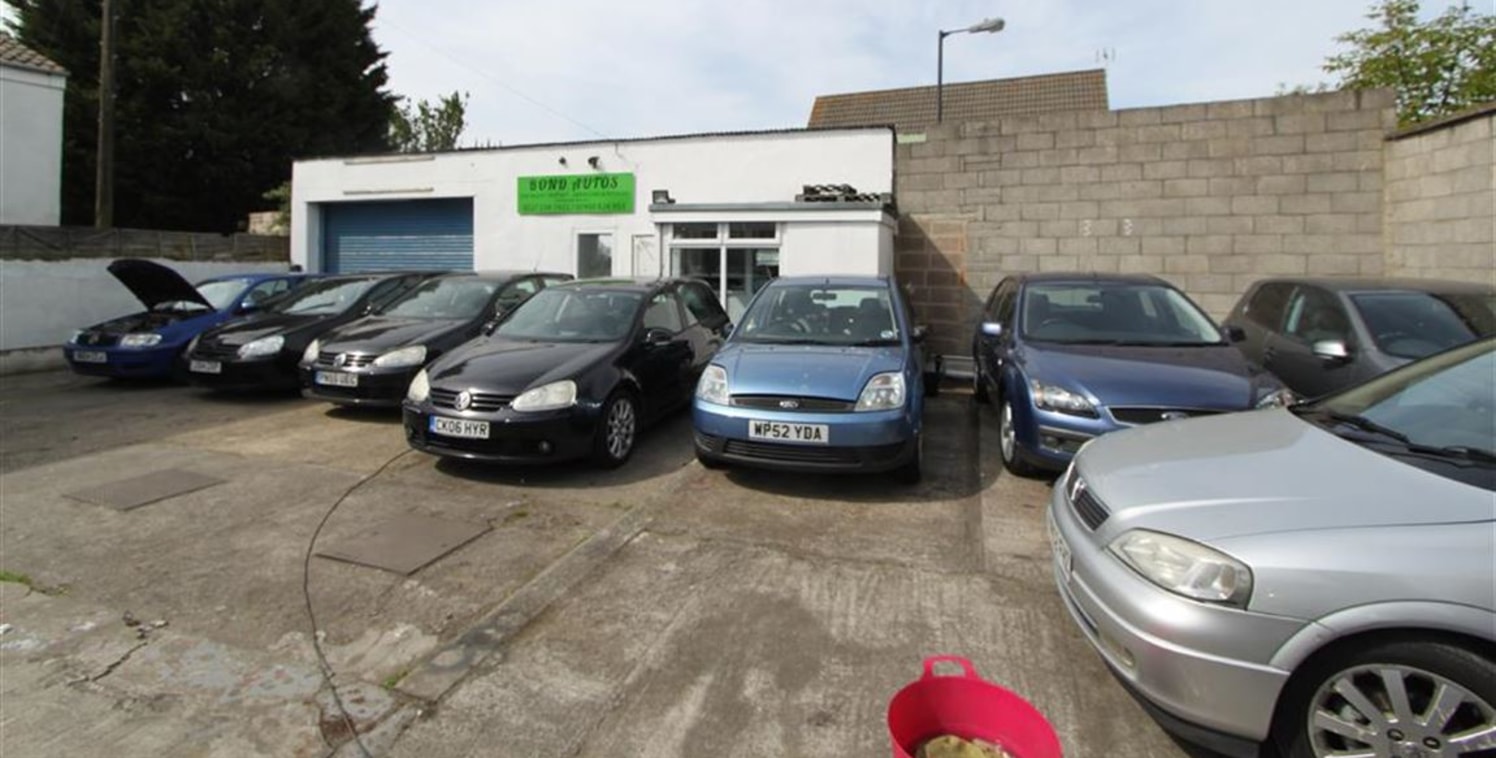 An opportunity to lease a light industrial unit (approx. 1,918 sq ft) with additional front forecourt occupying a site of approximately 0.11 acres. The property is situated in a predominantly residential area within close proximity to ASDA supermarke...