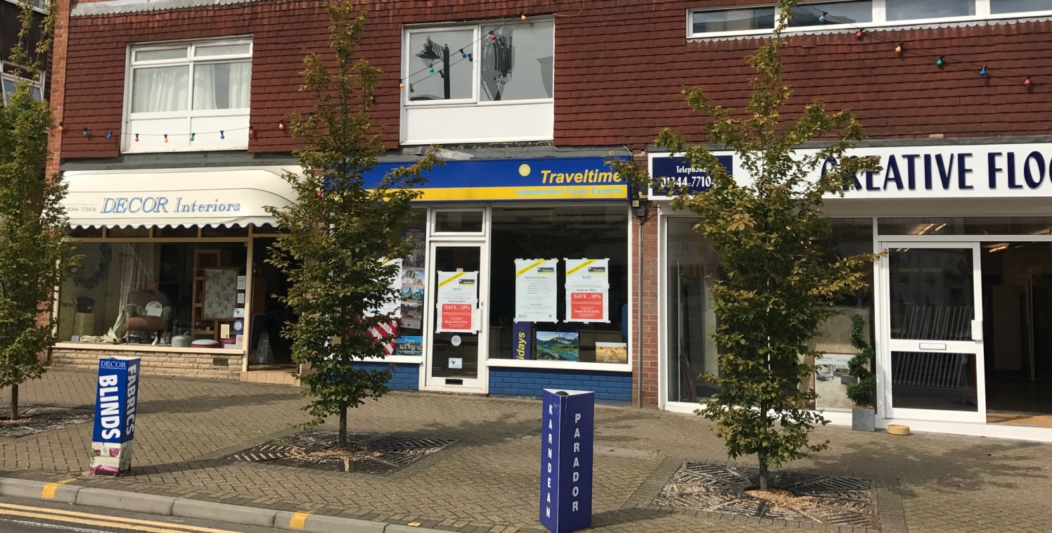 Crowthorne is located in South East Berkshire approx 4 miles and 6 miles from the Junction 4 of the M3 and Junction 10 of the M4 motorways respectively. The shop is located in a prime position on the High Street between Costa Coffee and Lidl, opposit...