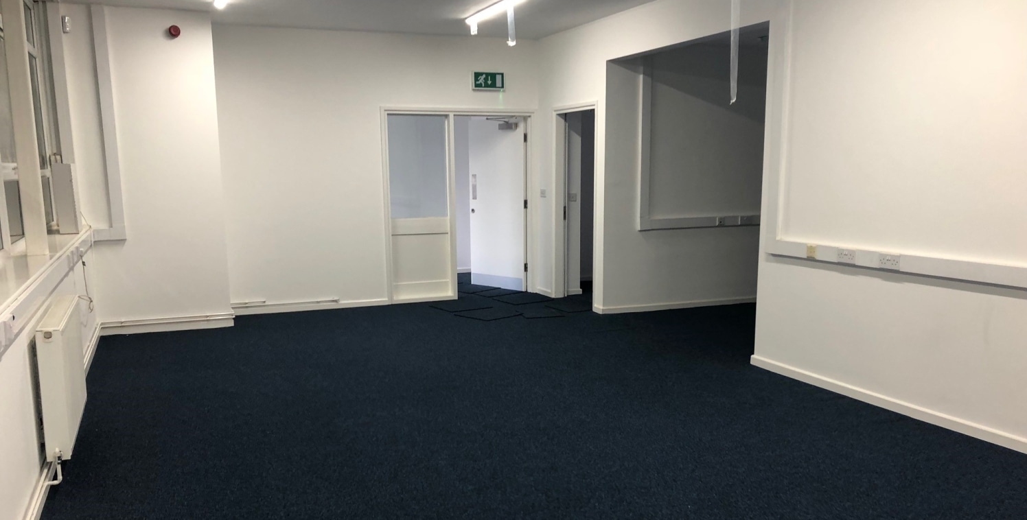 Lockwood Way comprises a terrace of steel portal framed industrial / warehouse units that have been refurbished to an excellent standard. Situated within the ever popular Parkside Industrial area of South Leeds, the estate benefits from excellent roa...