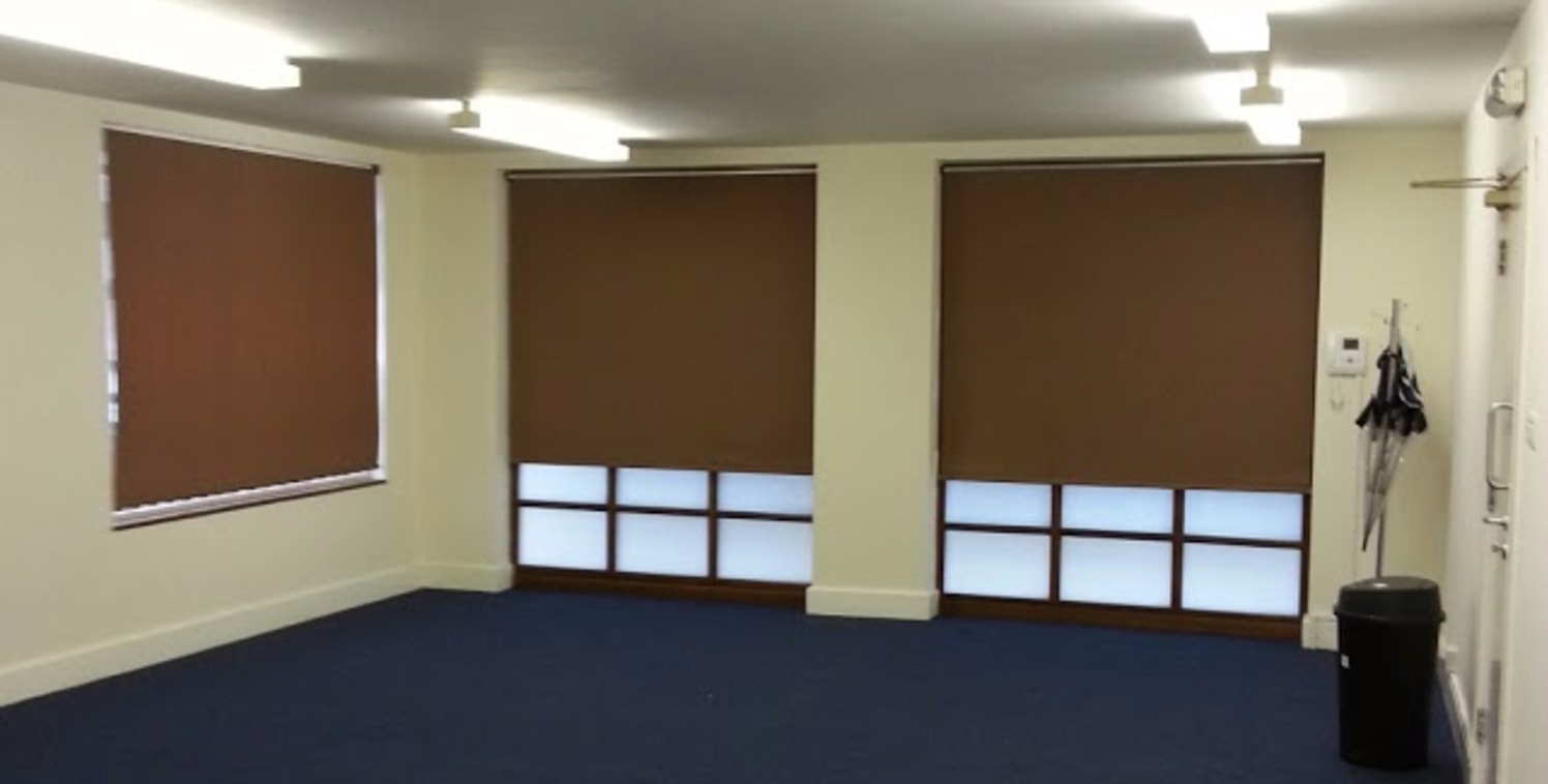 Ground Floor B1 Office on busy London E1 main road near tube station ** Must SEE **