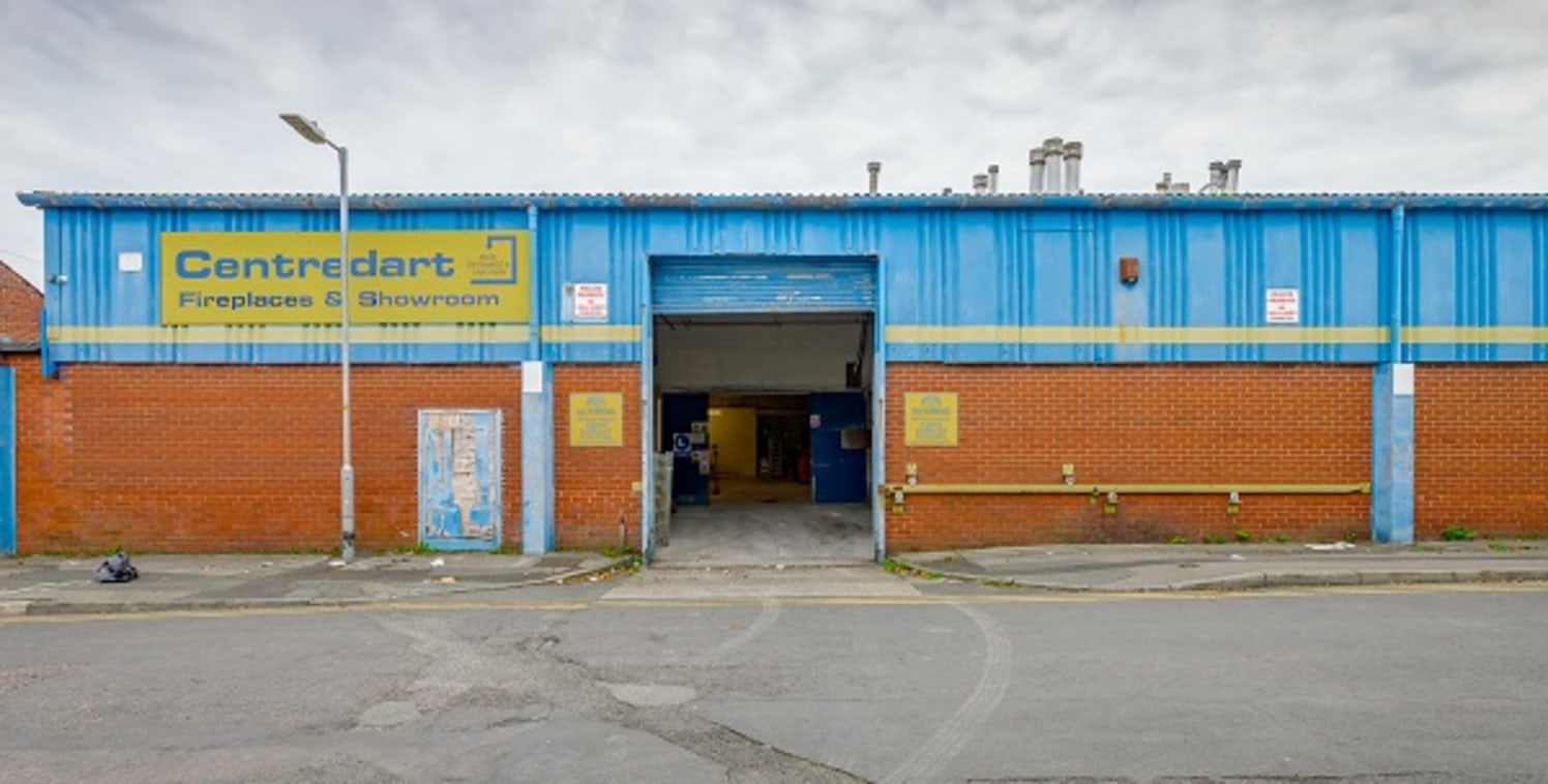 The subject property comprises a detached single storey retail, trade counter, warehouse and showroom unit which is situated upon a site totalling approximately 0.38 acres (scaled using Promap).

The premises are constructed using a traditional steel...