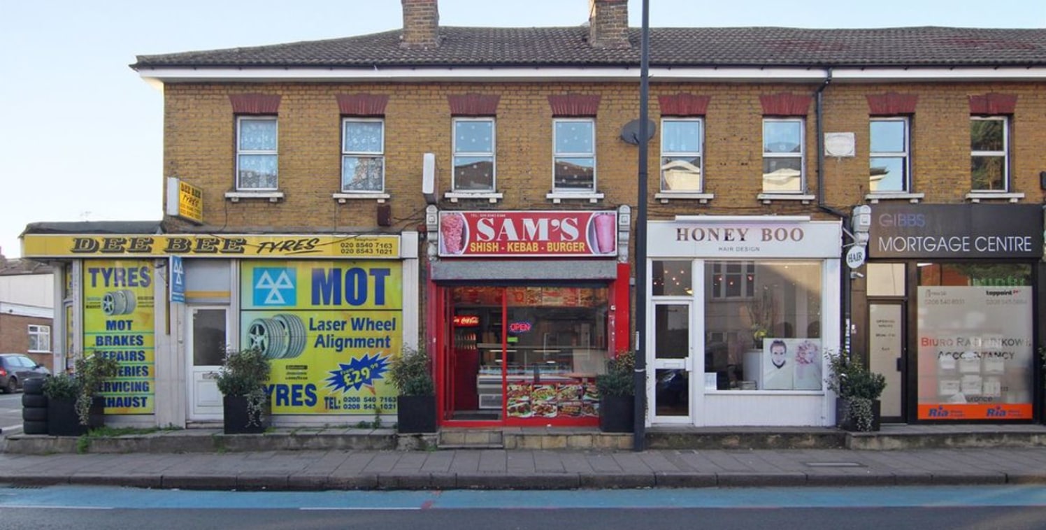 !! Available Now !! CSJ Property Agents offer this fully fitted A5 takeaway premises...

12 year lease assignment. Gross Internal Area : 638ft&sup2;/ 59 m&sup2;. Ground Floor. Storage. WC. Rent : &pound;13,500pa.