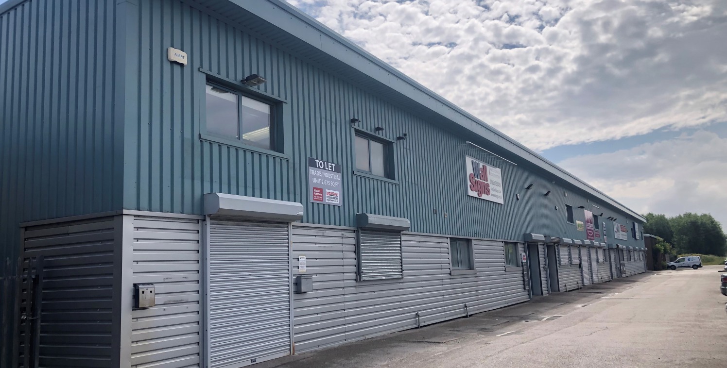 A prominent trade counter unit with occupiers including LVW Senar and City Electrical Factors.

2,759 sq ft

Leasehold £14,500 per annum