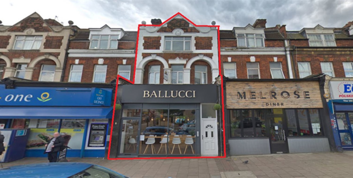 Located in a commercial retail parade in Isleworth

1 minute walk to Isleworth Station

Busy retail high street with parking to the facade 

3 year rent review 

3 Storey mid terrace building with residential upper and rear parts forming 4 flats 

A3...