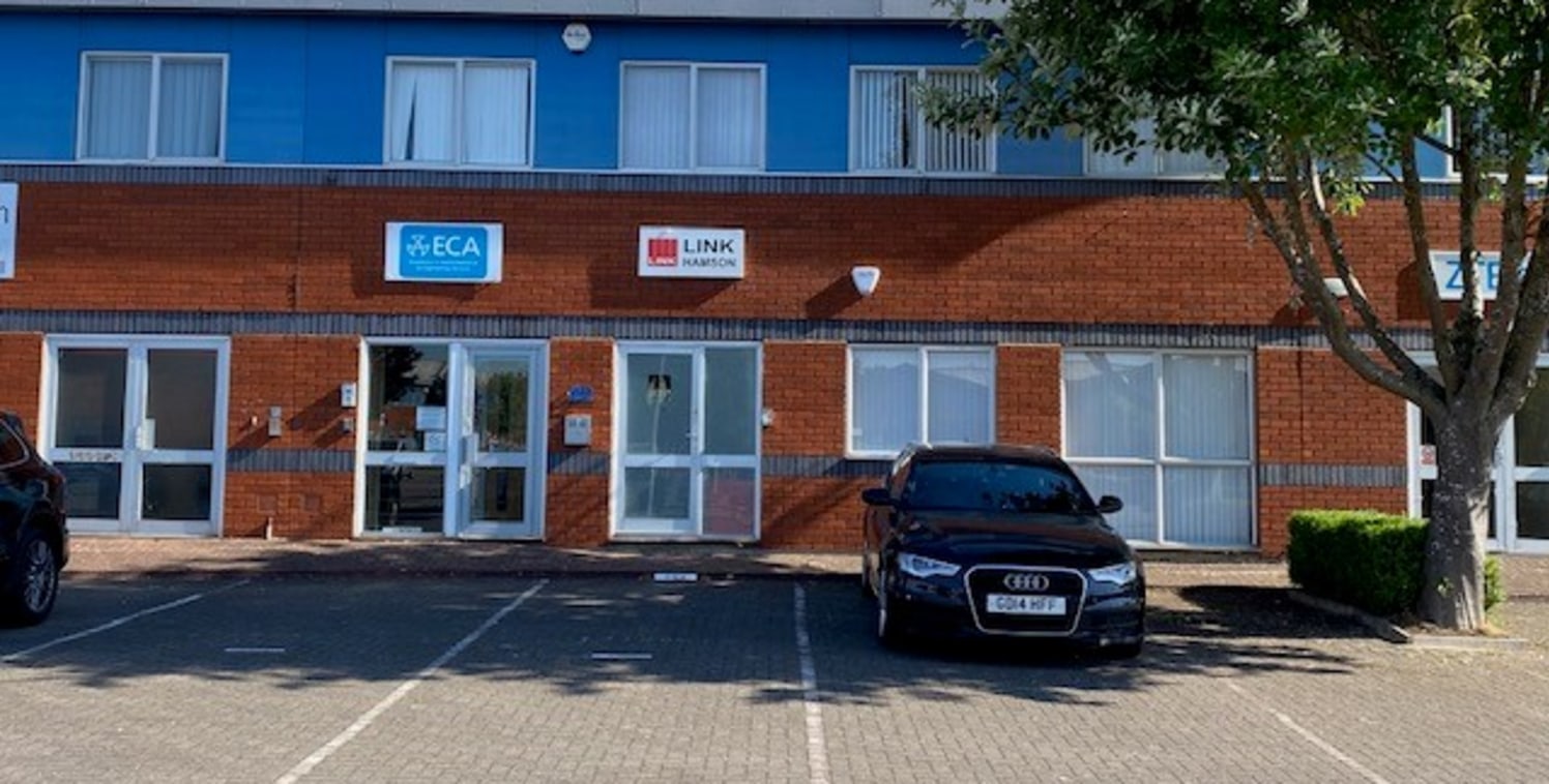 The offices are mainly open plan and presented to an extremely good standard. The space includes WC and Kitchenette and having been recently fully refurbished to include suspended ceilings and lighting. The refurbishment includes air conditioning/hea...