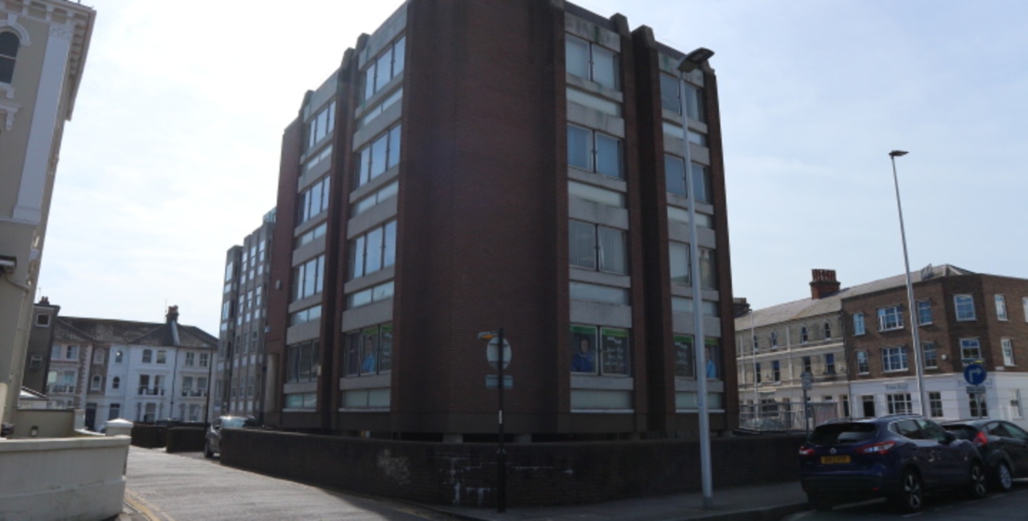 South East Freehold Office and Residential Development / Conversion Opportunity.

Planning application submitted for conversion and new build of 22 one and two bedroom luxury apartments.

Suitbale as an office or alternative uses such as a hotel, stu...