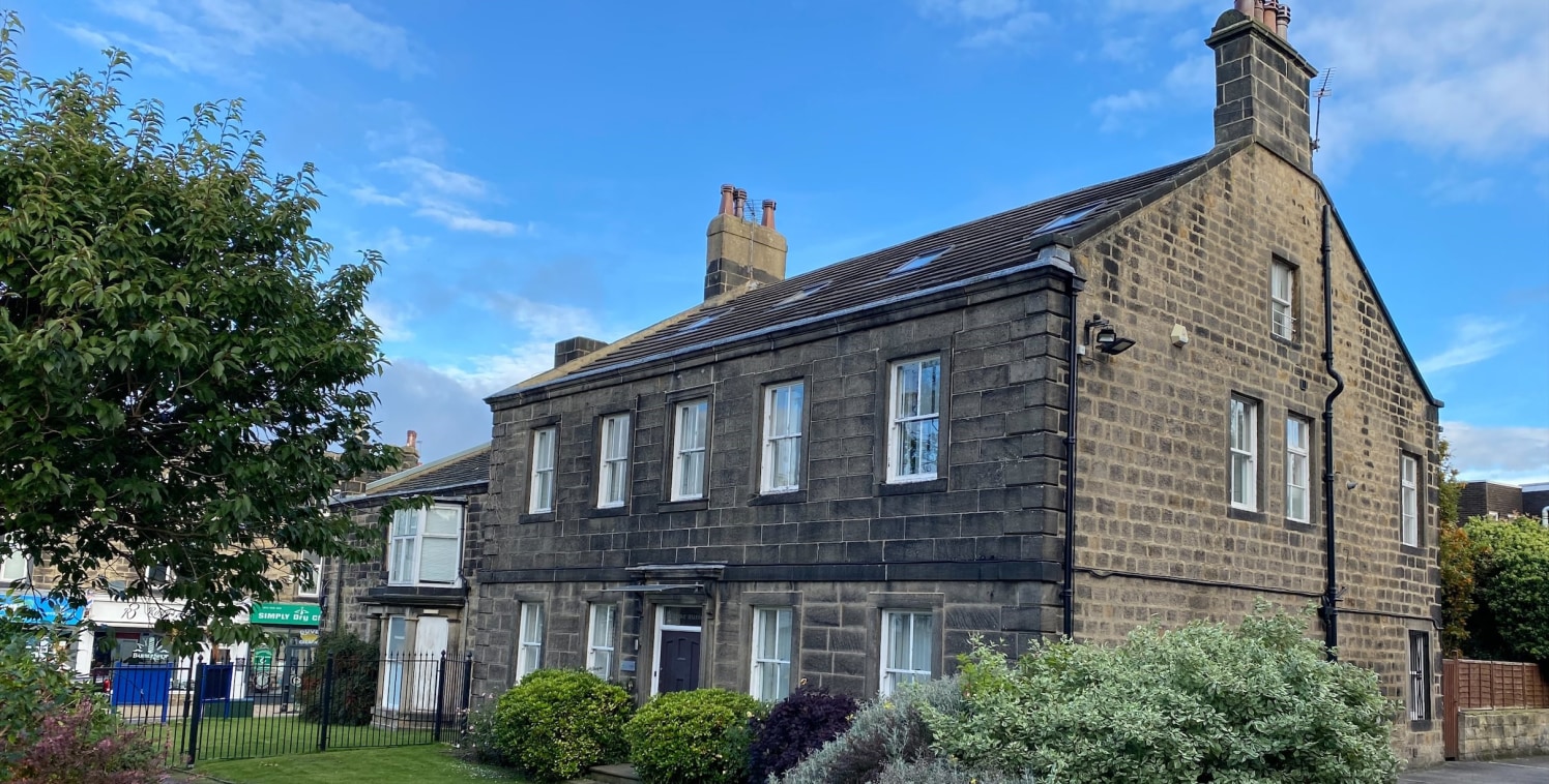 The Grove Manse is an attractive double-fronted Grade II listed Georgian building set within landscaped and lawned grounds and providing high quality offices on 3 floors.