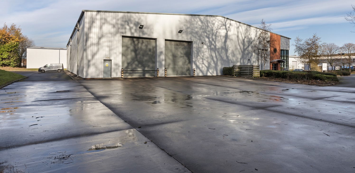 MODERN REFURBISHED INDUSTRIAL UNIT ON TEAM VALLEY.

The property comprises a modern detached industrial unit with integral ground and first floor offices. The building is of steel portal frame construction with minimum eaves height of 6m. The warehou...