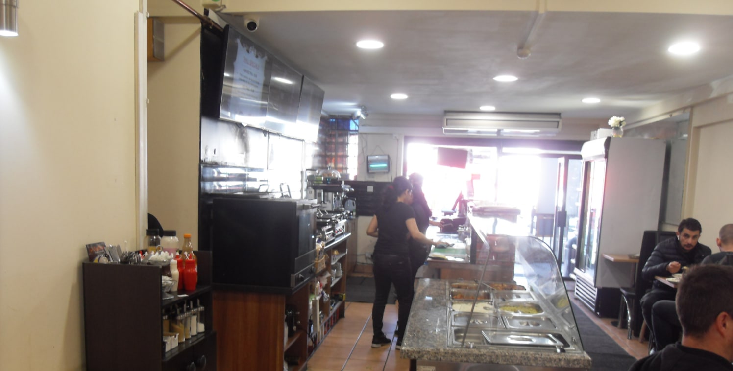 Business lease for sale\n\nalexandra park is please to offer this A3/A5 Restaurant/Takeaway unit for rent in this popular Park Royal Industrial Estate off A406 North Circular Road. Rent Â&pound;21k including Rates. Lease remaining 10yrs. Takings Â&po...