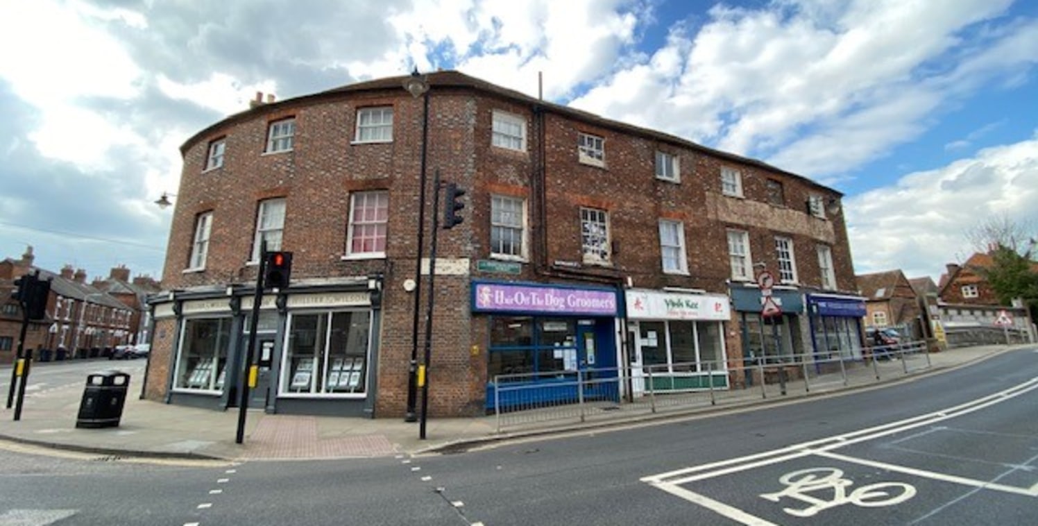 The property comprises a three storey, grade II listed property arranged over ground and two upper floors.

The ground floor comprises a retail unit with large display shop front, clear open plan space internally to include rear kitchen and WC facili...