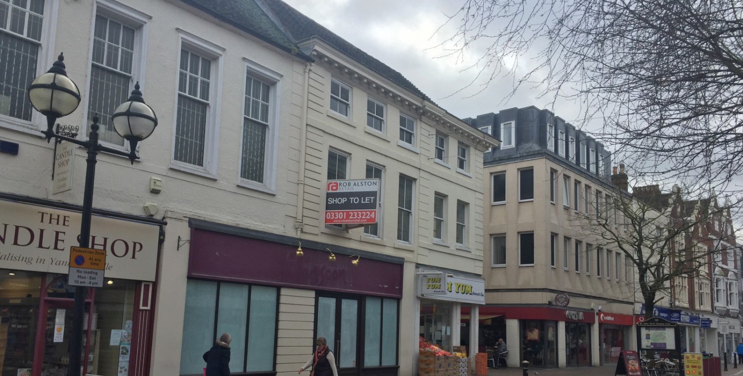 The property occupies a prime trading position in Stafford Town Centre and lies on the east side of the pedestrianised Gaolgate Street close to its junction with Salter Street. Branches of COSTA COFFEE, RYMAN, MILLETTS, EDINBURGH WOOLLEN MILL, BOOTS...