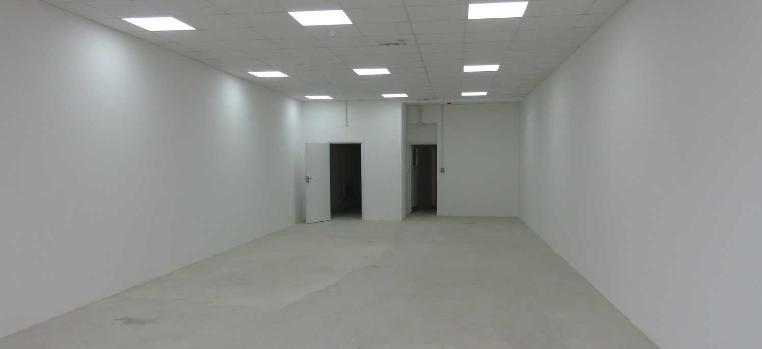 Newly refurbished prime retail unit