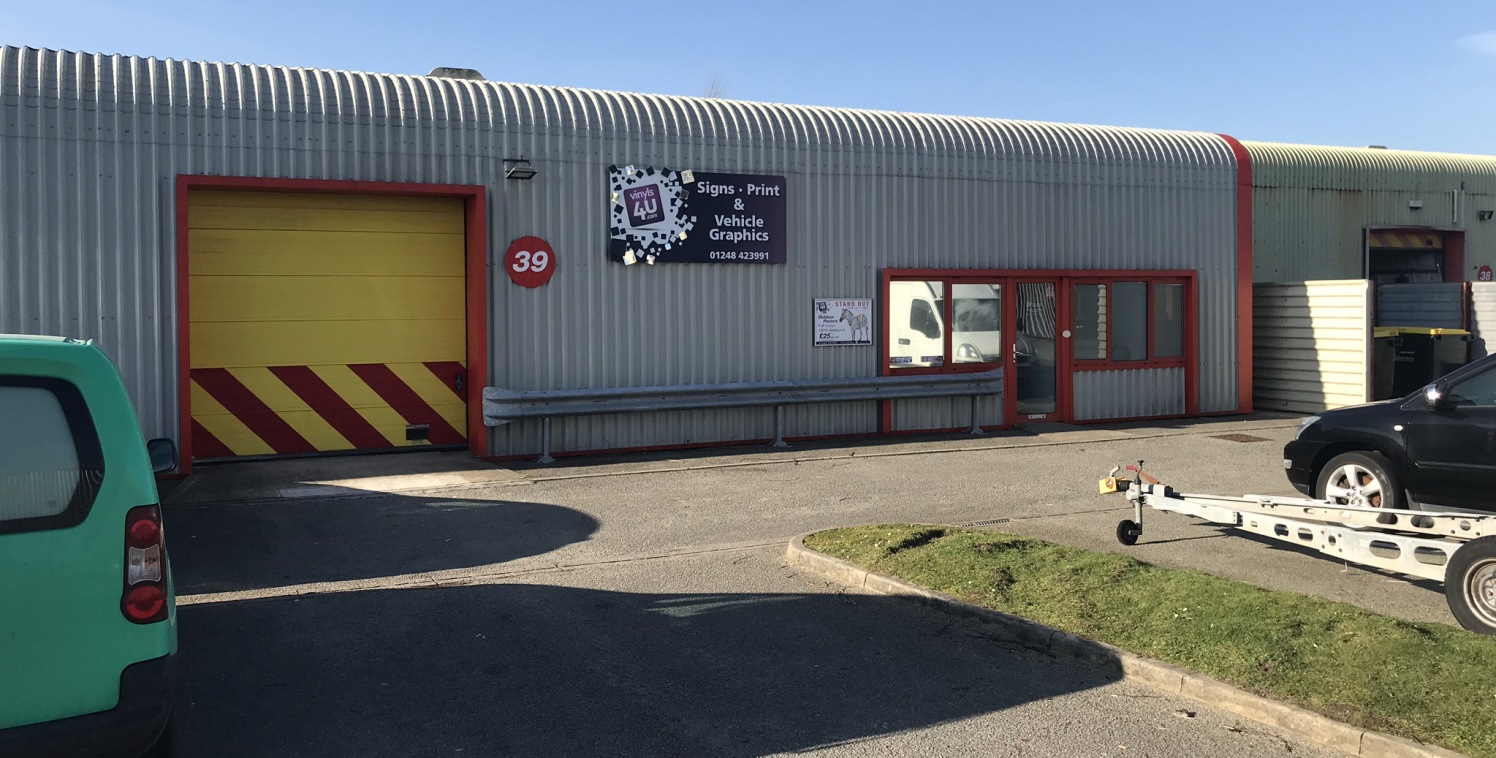 A modern trade counter/industrial unit situated on a well established trading estate on the Isle of Anglesey.

Existing occupiers include Wolseley, Eurocell, TN Robinson & Huws Gray

2,625 sq ft

Leasehold - £12,000 p.a.