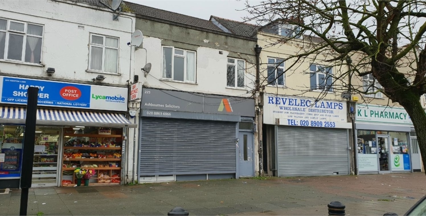 Business lease for sale\n\nalexandra park is pleased to offer this lock up shop Solicitor's office for rent in this busy parade. Approx 600 sqft. Rent Â&pound;15k per annum....