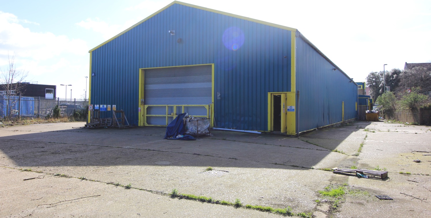 Prominent Warehouse & Trade Counter Unit With Yard