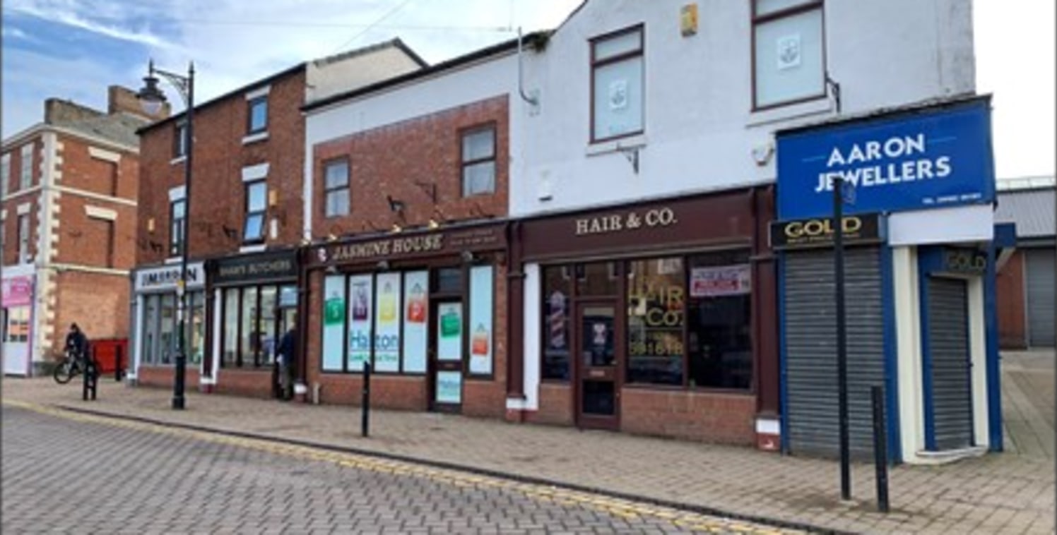 This two storey, mid terraced property was formerly a Chinese Takeaway but would be suitable for a variety of trades (subject to planning).

Internally the ground floor is predominantly open plan, with a single storey extension to the rear providing...