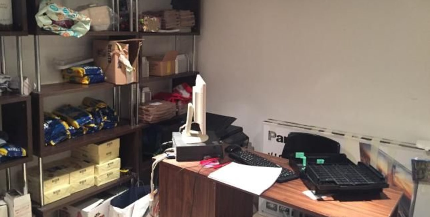 Available immediately<br><br>The premises are prominently located on popular busy Kings Road in Hammersmith in London with plenty of footfall and also nearby are High Street retailers & local retailera&#8364;™s traffic. The nearest station is Hammers...