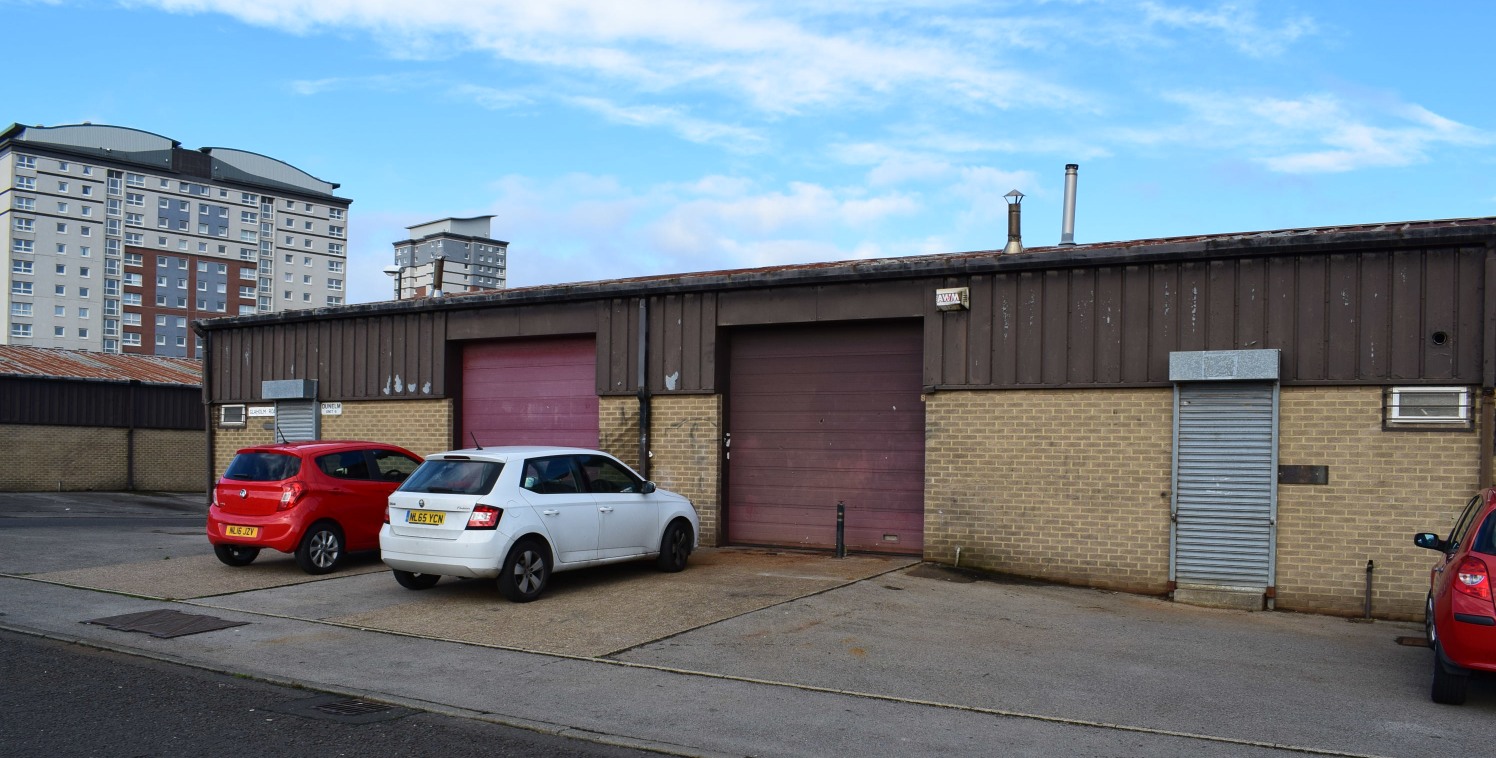 The units offer good quality storage/workshop space ideally suited for small start-up businesses. They are of steel portal frame construction with brick/blockwork walls to dado level and profile steel cladding to eaves. The roof areas are double pitc...