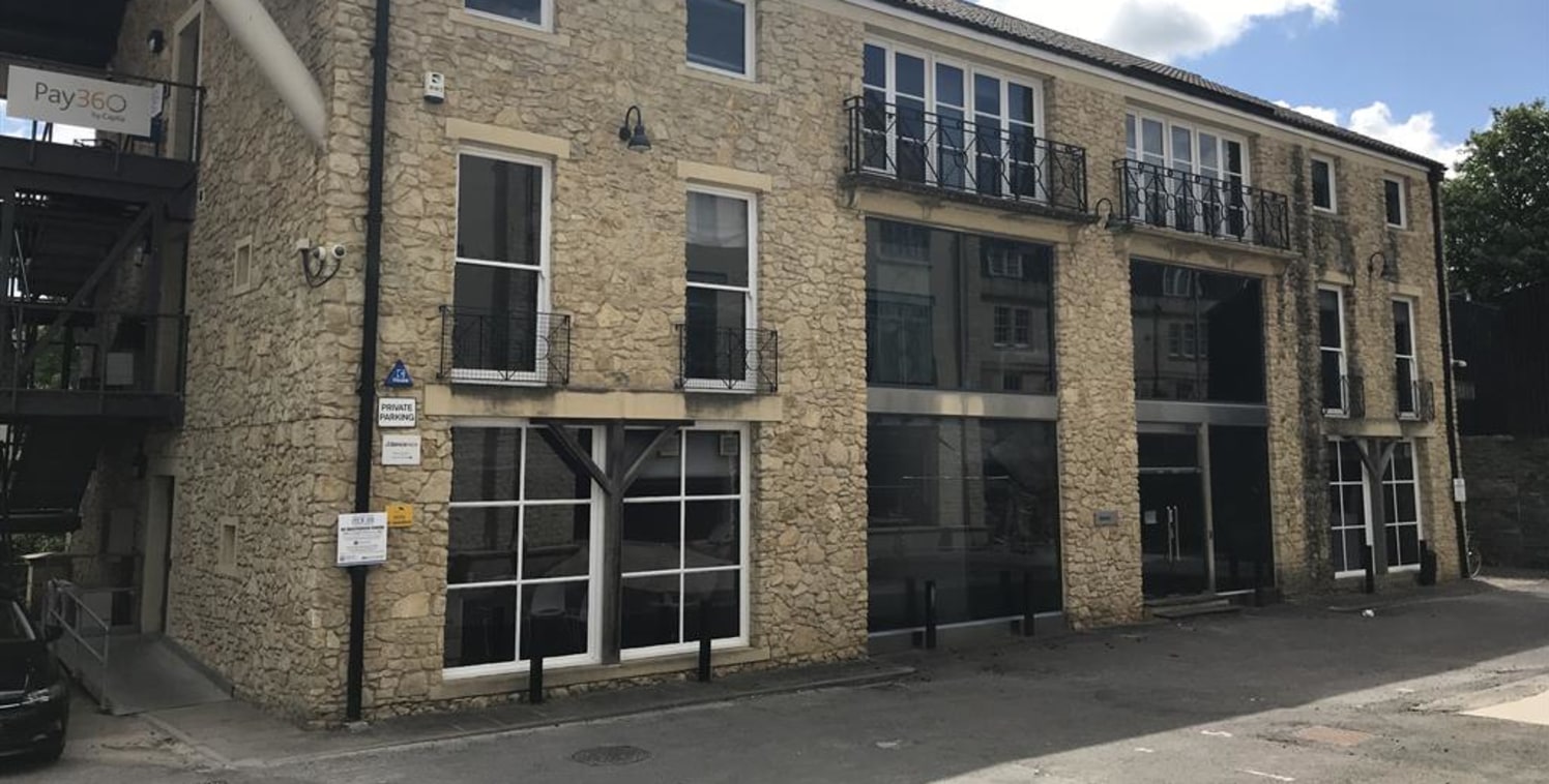 The property comprises office suites arranged over the first and second floor. 

Internally, the property is predominantly open plan with some partitioning to provide individual meeting facilities. 

The property has been finished to a modern standar...