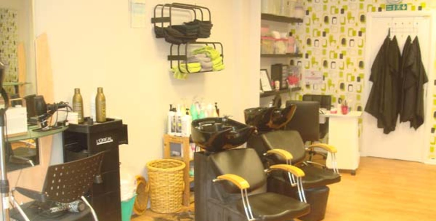 Recently refurbished modern double fronted Hairdressing Salon located on Red Bank Road at Bispham close to Queens Promenade The Salon provides approximately 375 sq ft with 5 dressing out stations, 2 back wash basins and rear utility/kitchen. The busi...