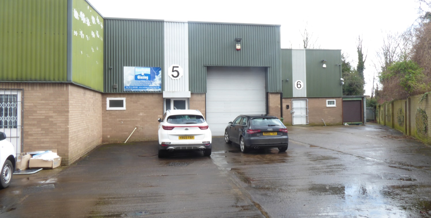 Modern industrial unit situated on a small estate of 6 units.\n\n* Large shared concrete service yard\n* Prominent main road location\n* Good access to the M1 motorway\n* Established commercial location\n\nEPC\n\nD90\n\nViewing\n\nAs a result of curr...