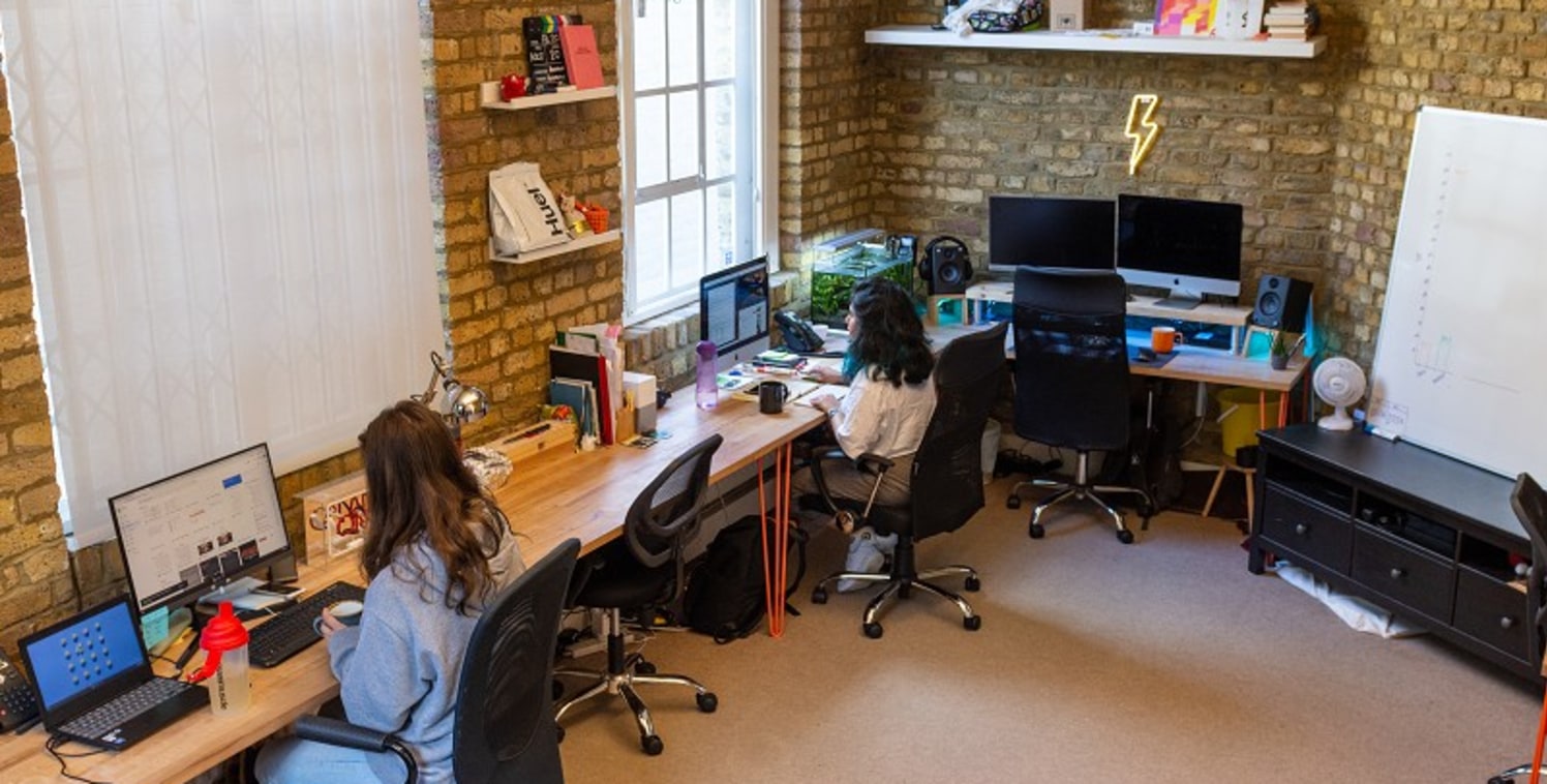 Situated in the highly popular borough of Highbury and Islington, this contemporary Private office space is available from 30th December, as the previous tenants are moving to a larger space. Suitable for around 15 to 18 people, it is perfect for sma...