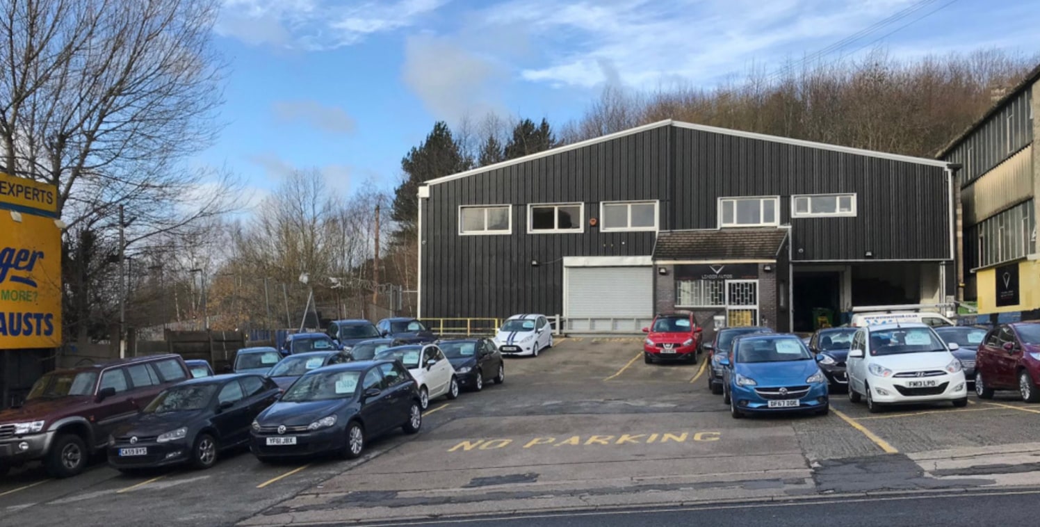 EX-GARAGE/WAREHOUSE TO LET 4294 SQFT OF WAREHOUSE/GARAGE SPACE WITH VEHICLE ACCESS ADDITIONAL 172SQFT OF LOFT SPACE AND SPRAY BOOTH WITH RAMP INCLUDED LOCATED ON RUTLAND ROAD SHEFFIELD WITHIN ARRAY OF COMMERCIAL PROPERTIES AND BUSINESS.