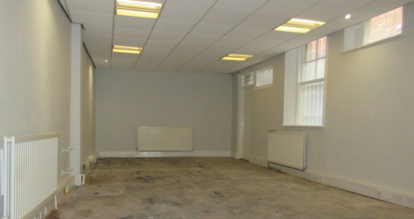 PRIME RETAIL UNIT**RECENTLY REFURBISHED**<br><br>****AVAILABLE FROM &pound;1,000 PER MONTH SUBJECT TO TERM****<br><br>**LOW RATEABLE VALUE**<br><br>An opportunity to rent or buy a prime commercial unit set at the heart of Workington town centre.<br><...