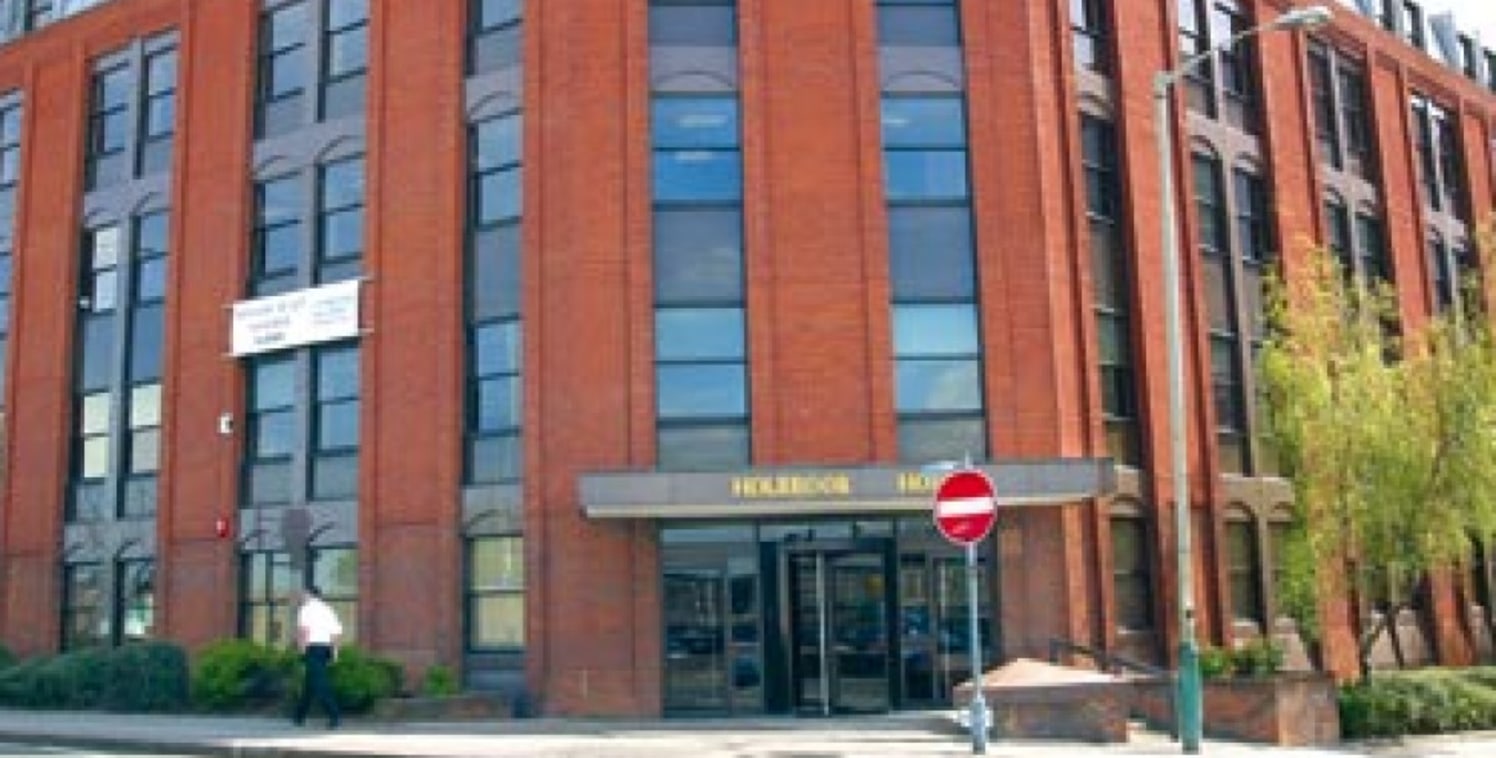 Holbrook House is a modern 5 storey office building centrally located within walking distance of Swindon's mailine railway station, central bus staion and main shops and restaurants. The offices are accessed via a newly re-modelled reception and bene...